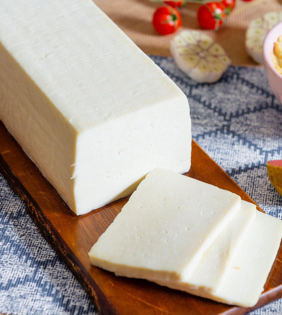 Hard White Cheese 2,4kg